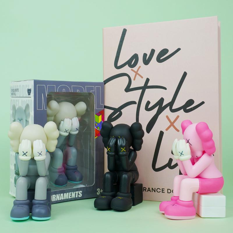 Kaws Decorative Sculpture Hypebeast Home Decor Statue, Art Figurine Home Ornament Decoration