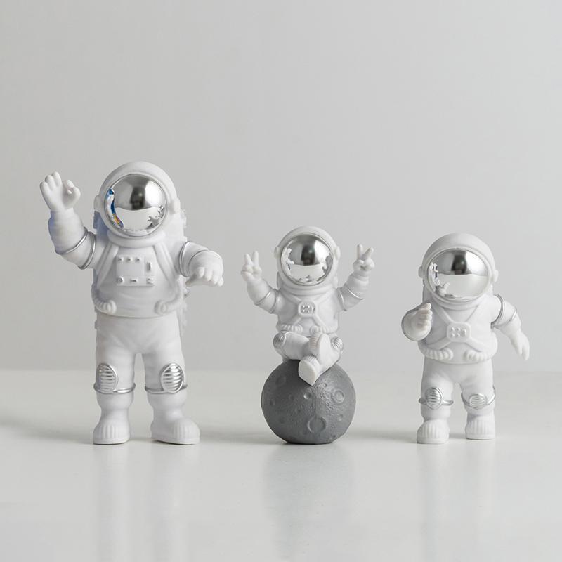 Astronaut Design Decorations, 3 Counts Creative Mini Astronaut Model Ornament Set, Desktop Decoration for Home Office Bedroom, Home Decor Supplies, Room Decor