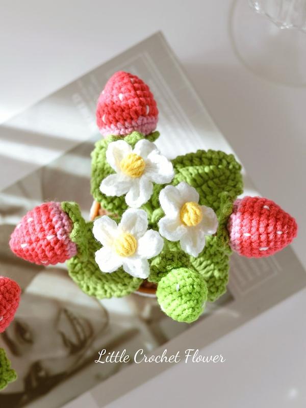 Crochet strawberry in pot, handmade strawberry, personalized gift, home decoration, desk decoration, strawberry in pot, knitted strawberry