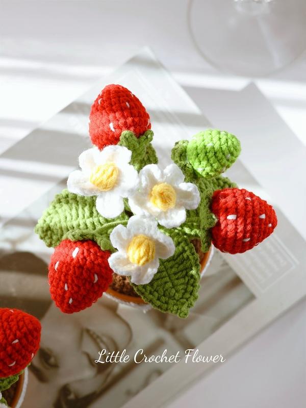 Crochet strawberry in pot, handmade strawberry, personalized gift, home decoration, desk decoration, strawberry in pot, knitted strawberry