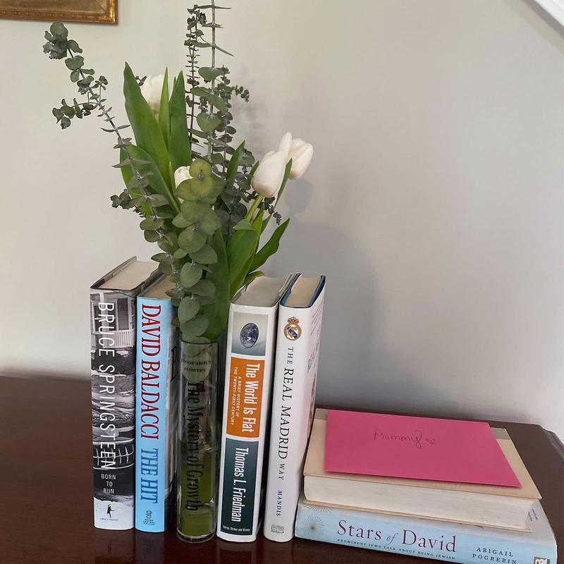 Bookend Vase for Flowers! Cute Decor for Book Lovers, Acrylic Vase with Artistic Flavor for Office