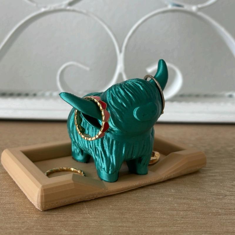 Personalized Highland Cow Ring Holder with Bed Dish - Farmhouse Decor Jewelry Organizer for Men and Women - Lightweight Plastic - Gift for Her or Him - Racks