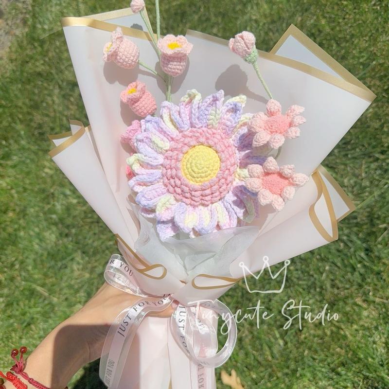 Crochet handmade Pink series unquie bouquet  flowers sunflowers  unquie   Decorative  creative  birthday gift Easter  mothers day  valentinesday  graduation  bunny pretty bouquet