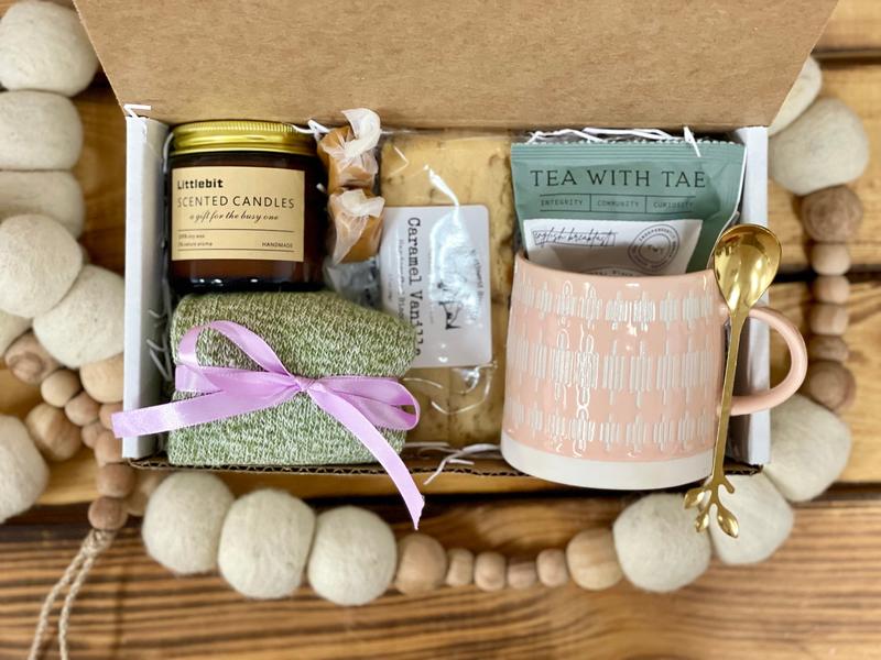 [Custom in description]  Cozy Winter Gift Box, Christmas gift basket, holiday gift, Thinking Of You Gift, Hygge gift box, Birthday Gifts For Women, Sending A Hug